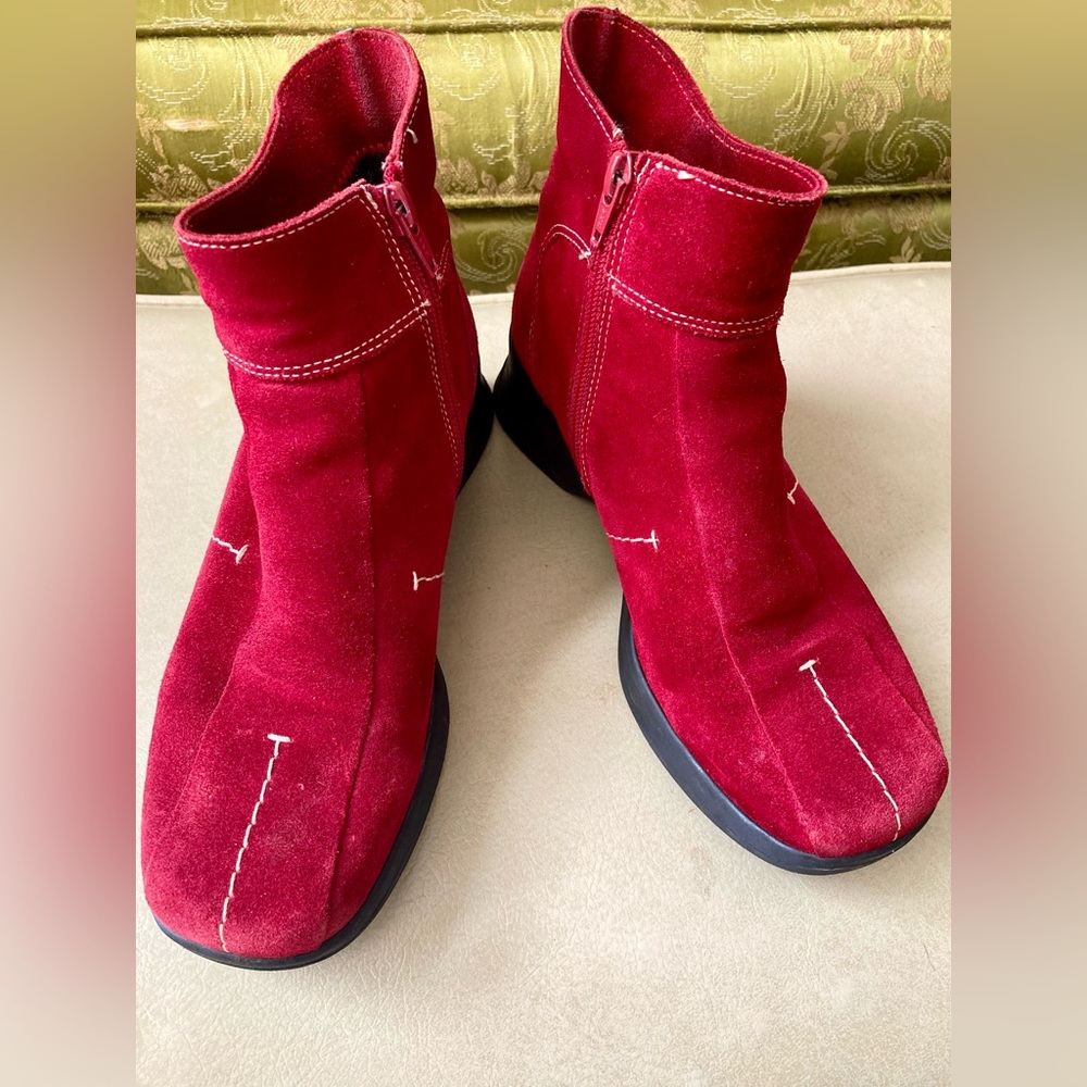 La Canadienne Red Suede Zipper Ankle Wedge Boot, Women’s Size 7M